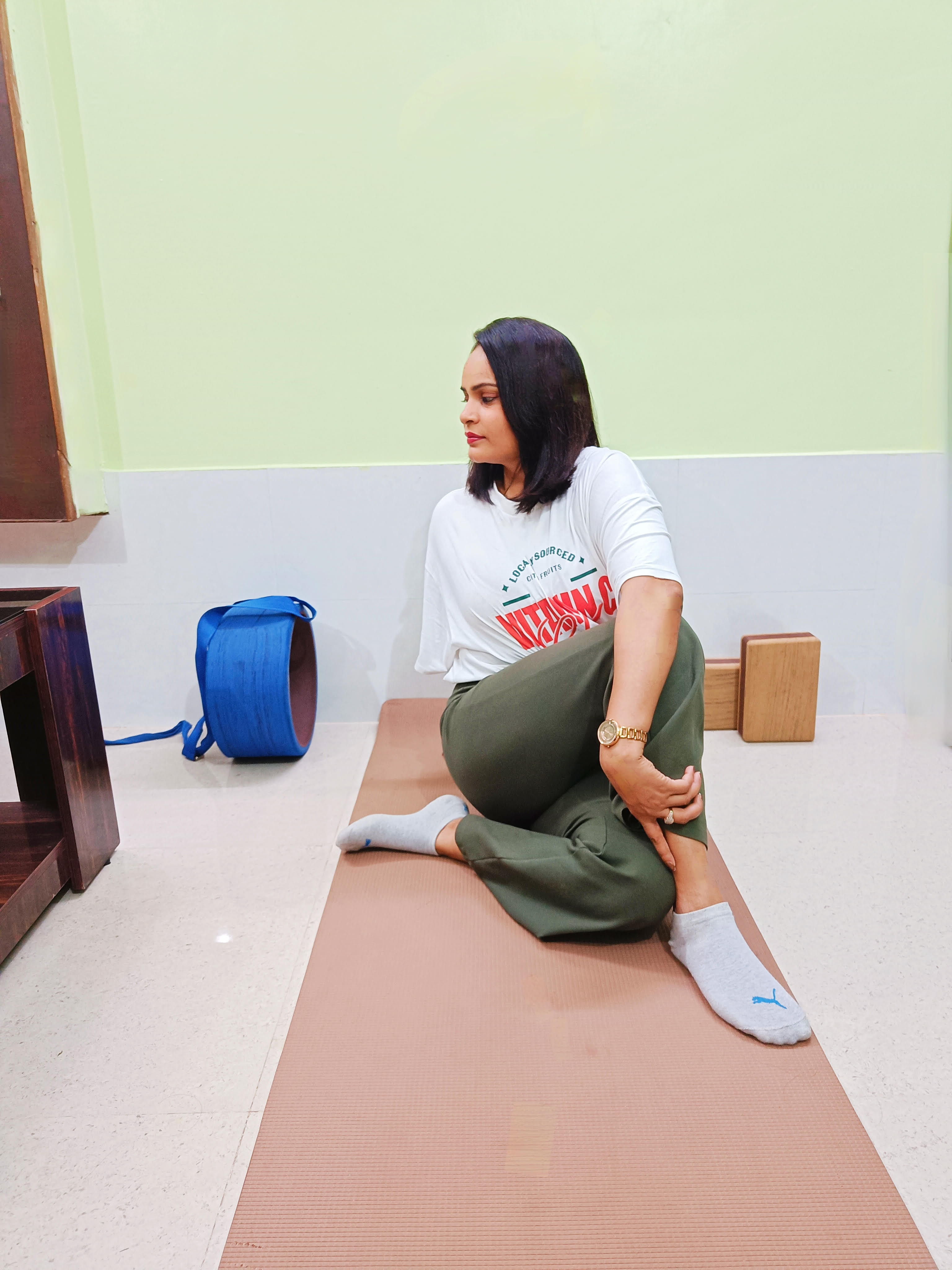 Woman in a grounding yoga pose focusing on pelvic floor engagement and core stability
